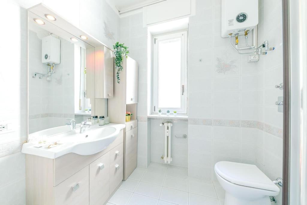 Navigli - Downtown - Duomo Spacious Two Bedroom Apartment - Close To Metro - Ac - Wi-Fi มิลาน ภายนอก รูปภาพ