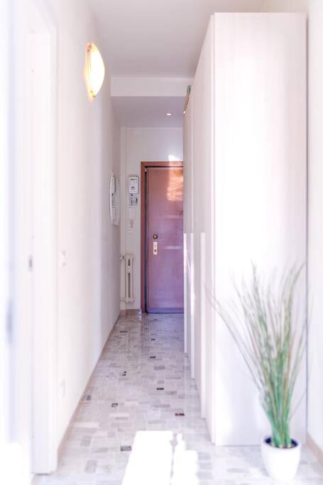 Navigli - Downtown - Duomo Spacious Two Bedroom Apartment - Close To Metro - Ac - Wi-Fi มิลาน ภายนอก รูปภาพ