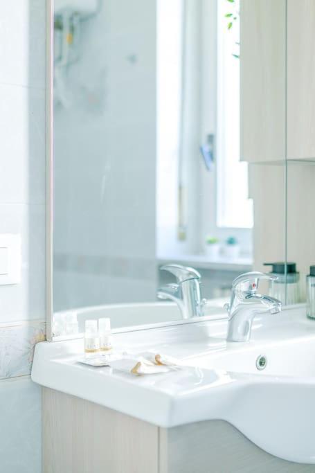 Navigli - Downtown - Duomo Spacious Two Bedroom Apartment - Close To Metro - Ac - Wi-Fi มิลาน ภายนอก รูปภาพ