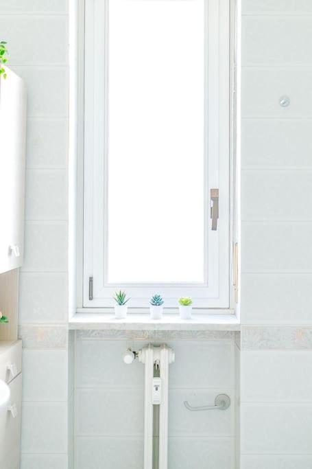 Navigli - Downtown - Duomo Spacious Two Bedroom Apartment - Close To Metro - Ac - Wi-Fi มิลาน ภายนอก รูปภาพ