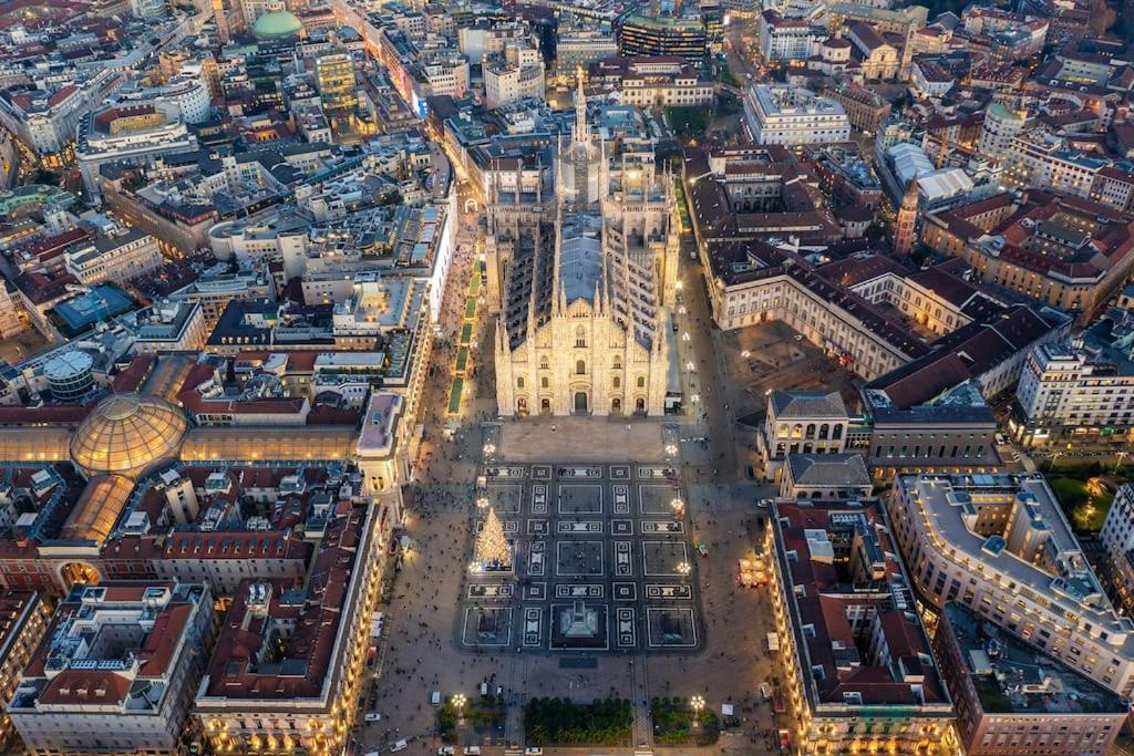 Navigli - Downtown - Duomo Spacious Two Bedroom Apartment - Close To Metro - Ac - Wi-Fi มิลาน ภายนอก รูปภาพ